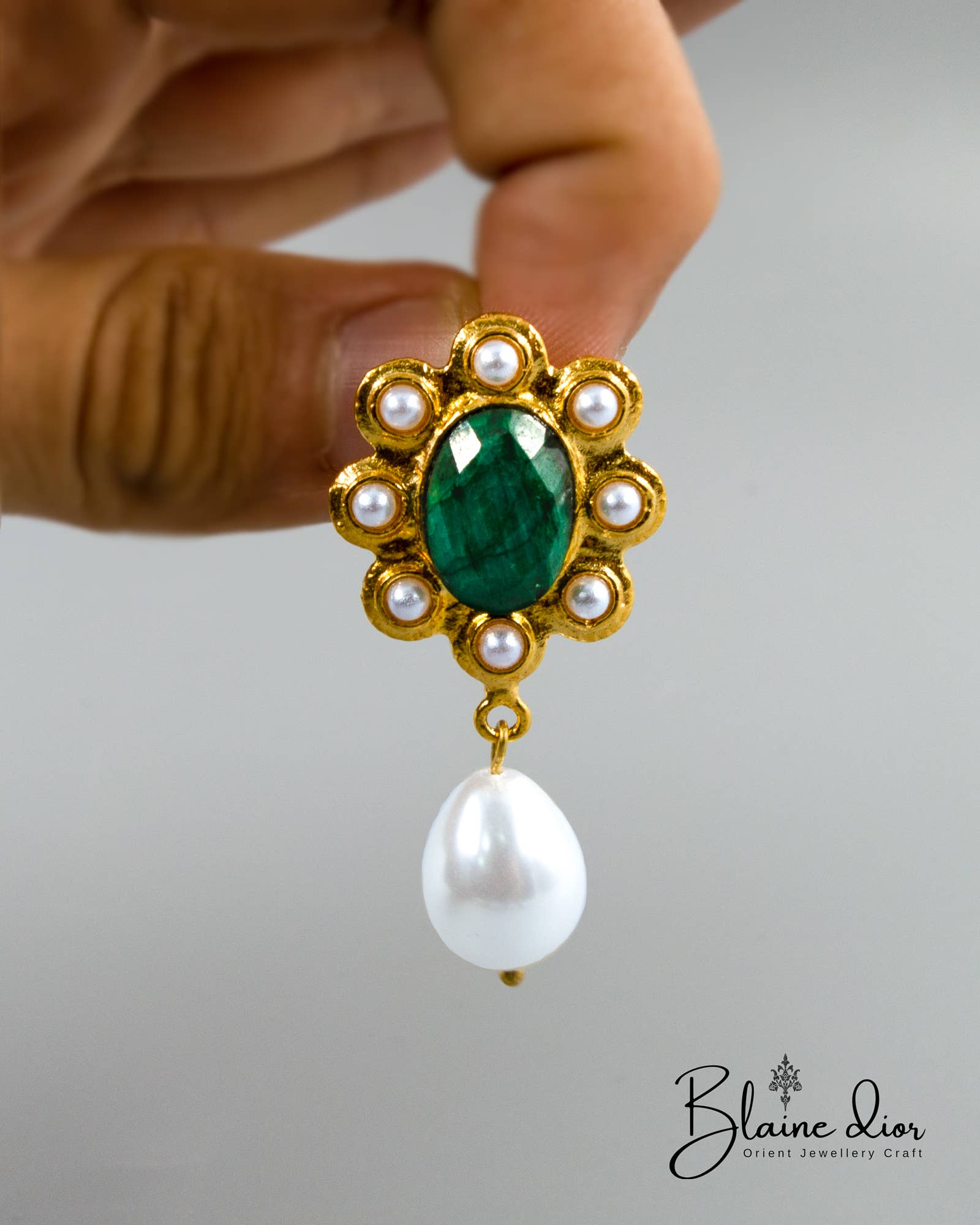 BlaineDor - Vendita all'ingrosso Orecchini pendenti - Orecchini Reali Indiani in Oro con Smeraldo Naturale e Perla6