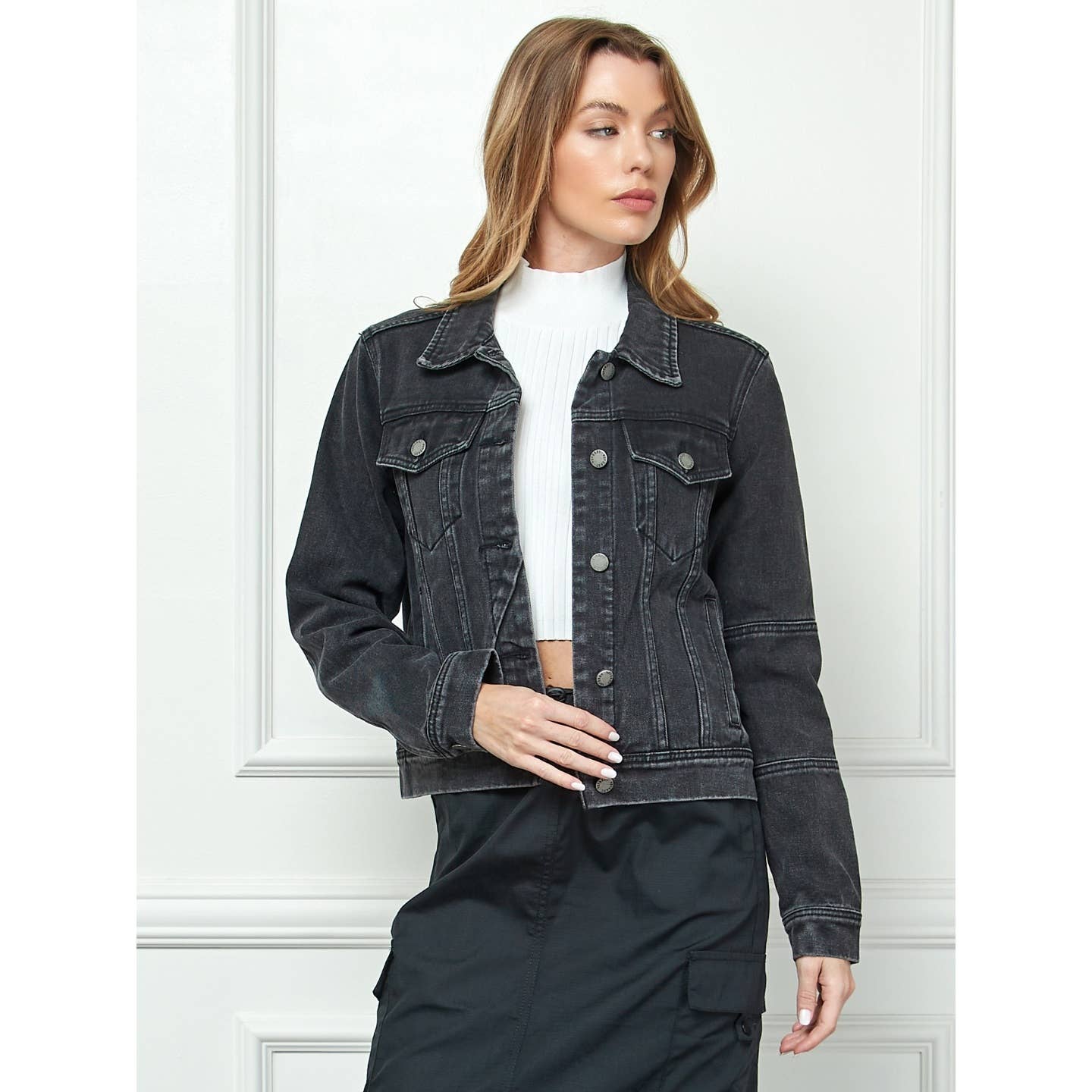 Veveret - Wholesale Denim Jacket - Women's - Cropped Denim Jacket with Asymmetric Seam0