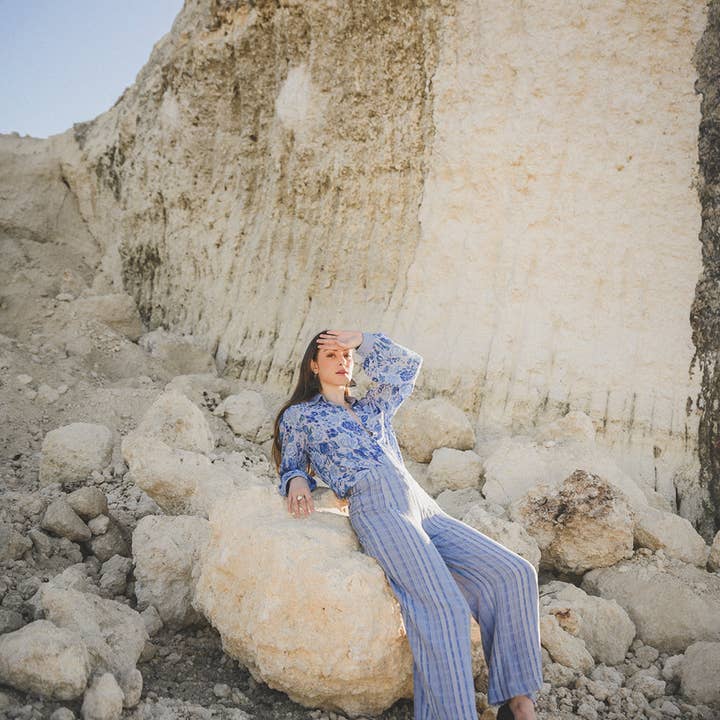 Pantalones Ayana - Azul Ibiza y otras tendencias de Resultados para ropa estilo ibicenco al por mayor. Devoluciones gratuitas y condiciones de pago a 60 días en Faire en Faire.