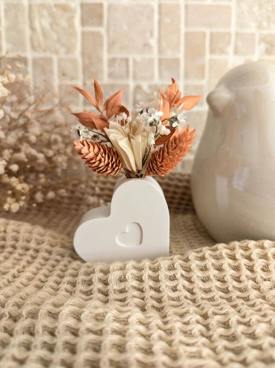 Maison Oline - Wholesale Decorative Tabletop Object - Jesmonite Heart + Dried Flowers2