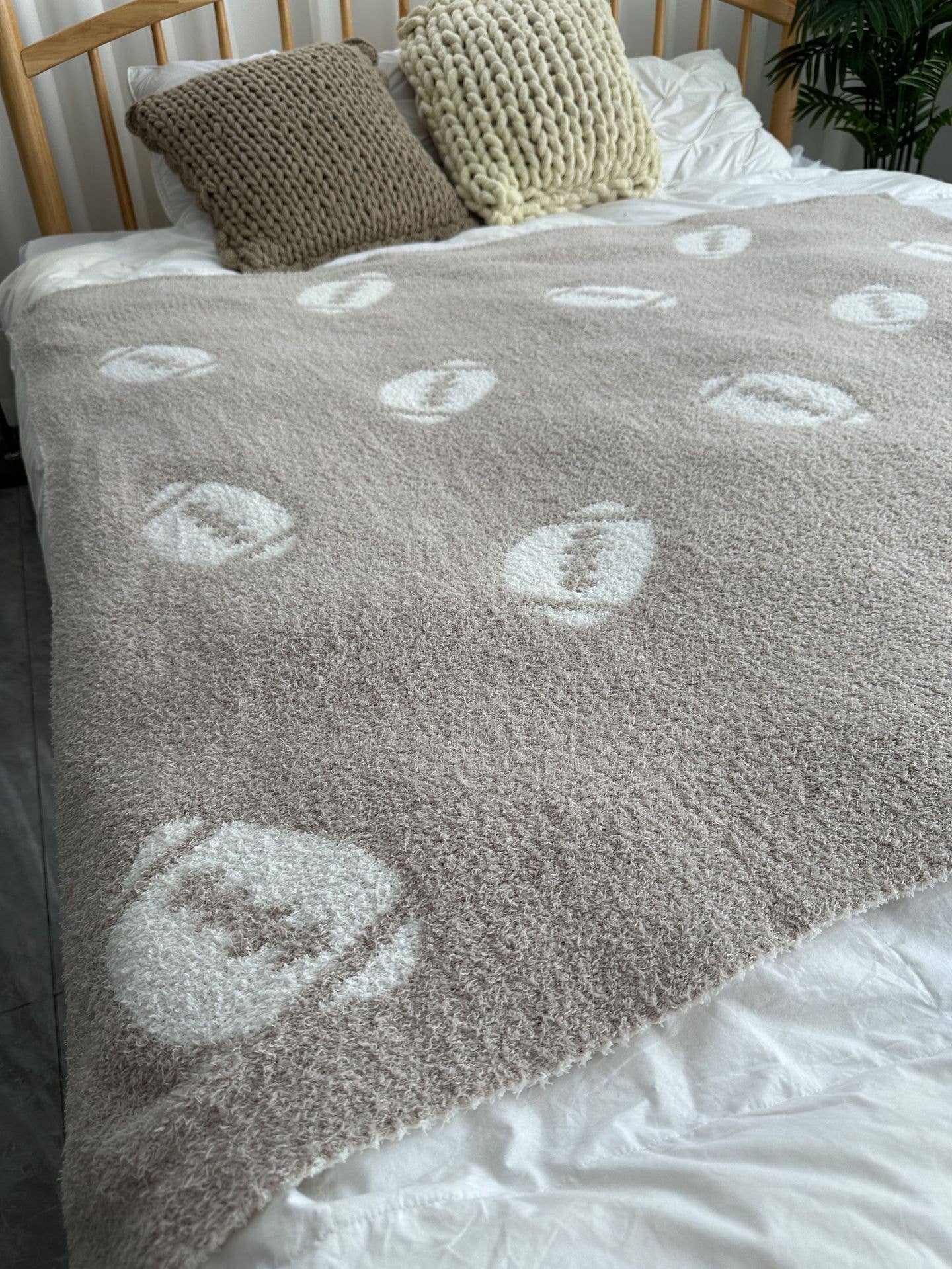 HIDDENBRAND - Wholesale Throw Blanket - football soft cozy knit sofa flannel throw blanket6