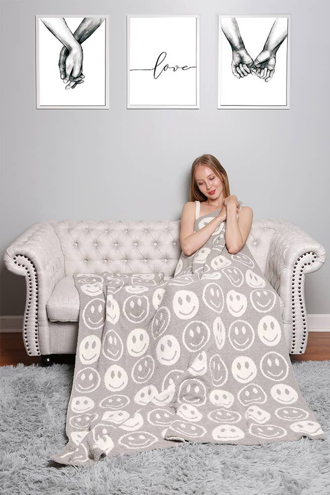 Hana - Wholesale Throw Blanket - Luxury Soft Happy Face Throw Blanket1