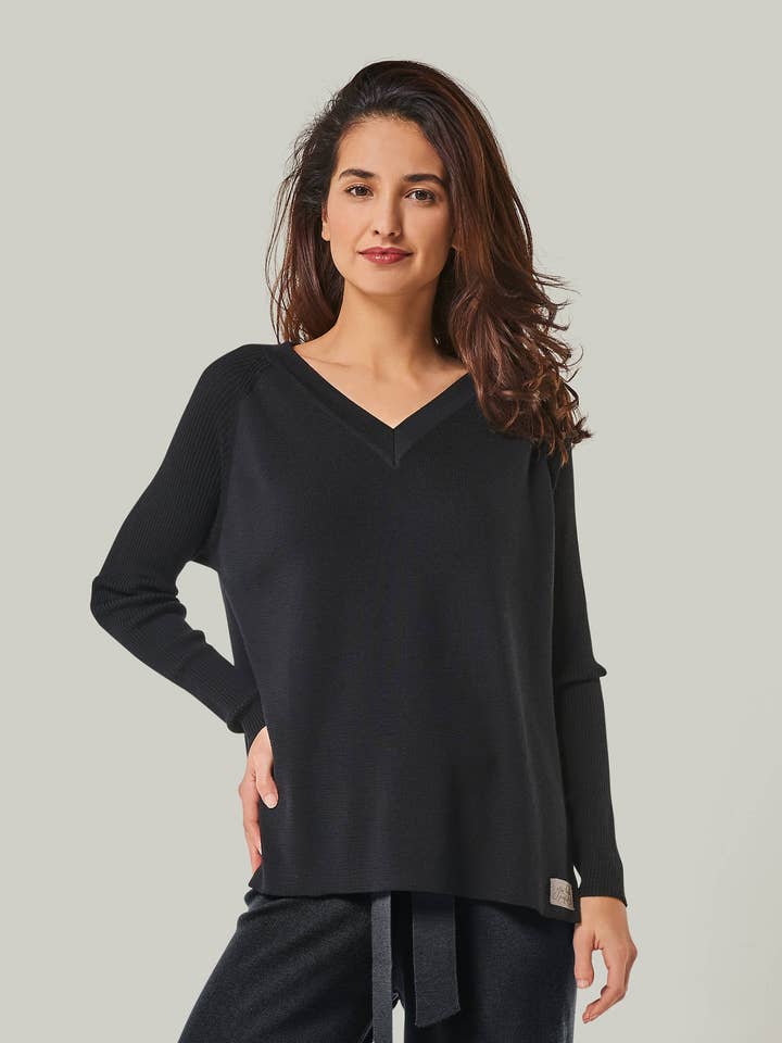 Pull DORINA en mérinos à col en V pour la vente par YOU LOOK PERFECT Loungewear
