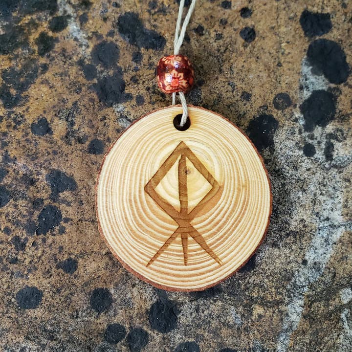Courage Bind Rune Car Charm – Viking Pine Wood Pendant Norse for wholesale by Minglewood Trading