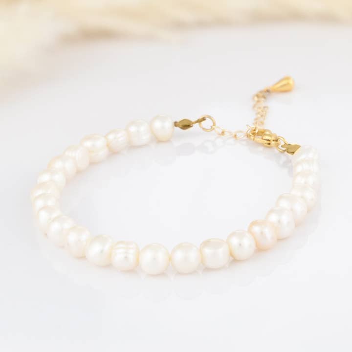 Freshwater pearl bracelet - gold or silver plated for wholesale by Allie and Posie