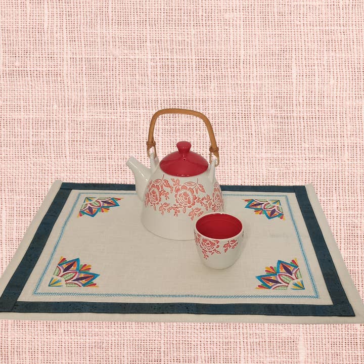 Linnen placemat met mandala borduurwerk en kurkdetail voor wholesale door JANELA D'ALMA