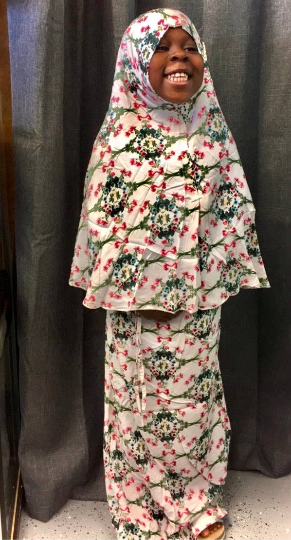 Bella Hijabs - Vente Ensemble haut et jupe – enfant - Ensemble de prière deux pièces pour enfant - Jardin floral bordeaux1