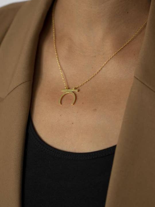 Colar de lua crescente de empoderamento feminino dourado por atacado de Blanksn Jewellery