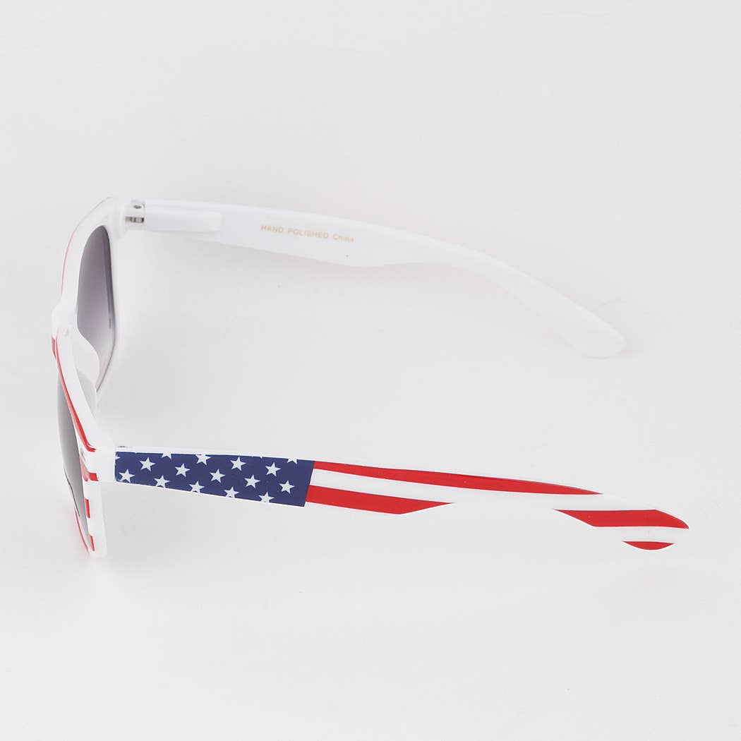 Multicolorido Óculos de sol American Flag Wayfarer para venda a revendedores na Faire1