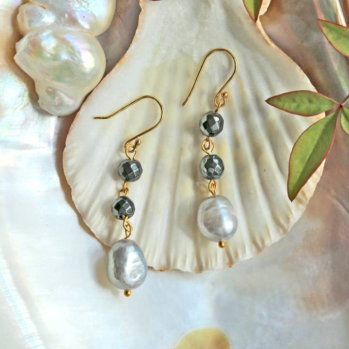 IST Jewelry - Wholesale Dangle Earrings - Faceted Hematite Earring, Pearls
