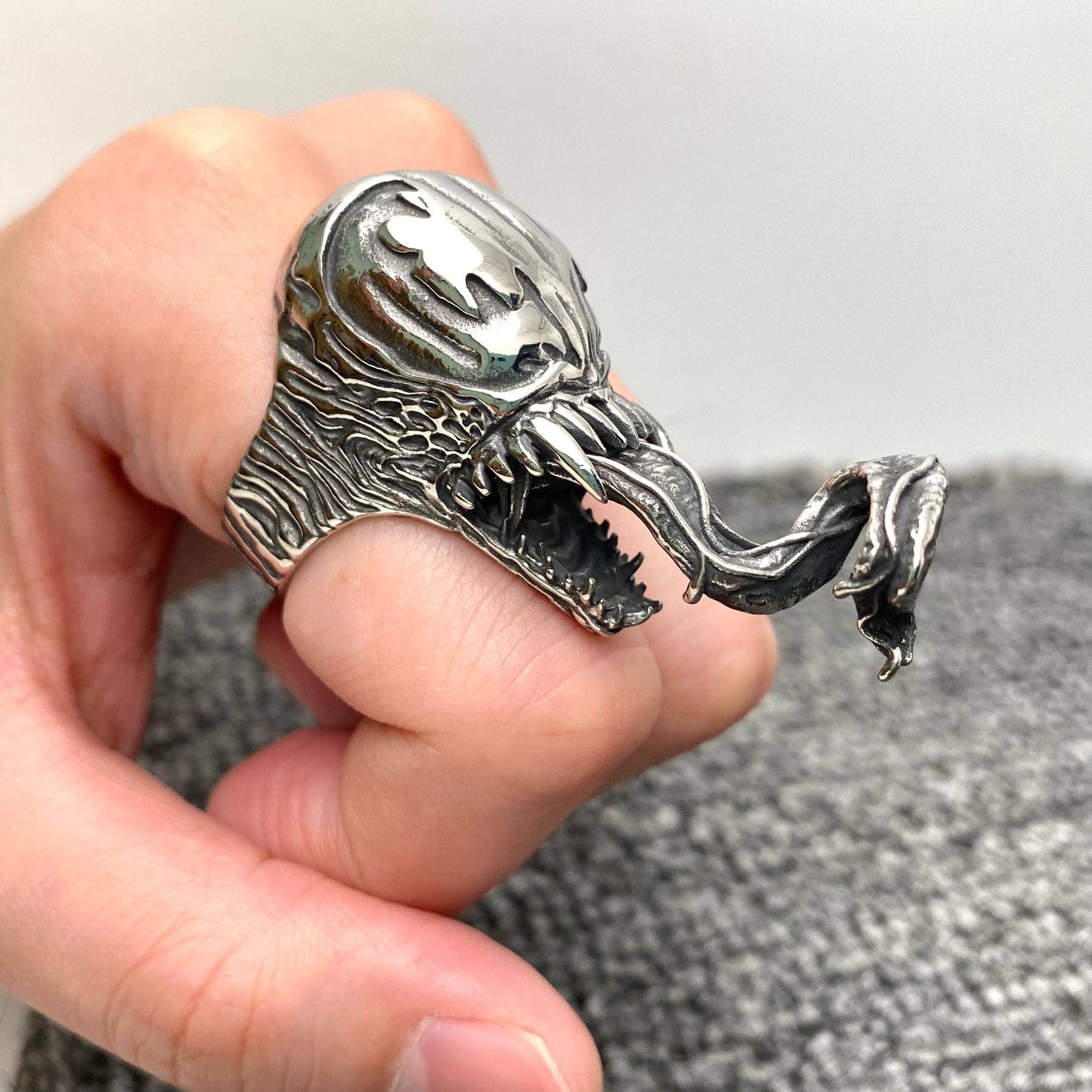 Mio Queena – wholesale Cocktail/statement ring – Venom Long Tongue Stainless Steel Ring - MJ/MR0