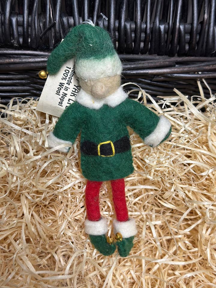 Elfo de fieltro hecho a mano con botas para venta al por mayor de Funky Yak Ltd