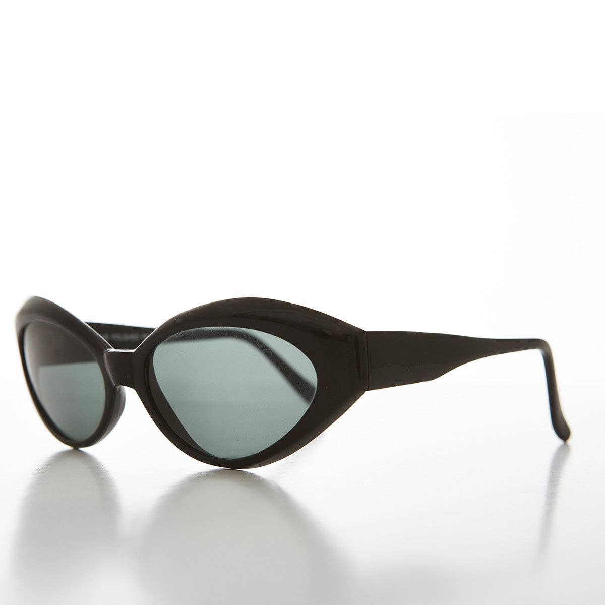 SUNGLASS MUSEUM - Wholesale Sunglasses - Women's - 90s Curved Cat Eye Sunglass Retro with Glass Lens - Flo2
