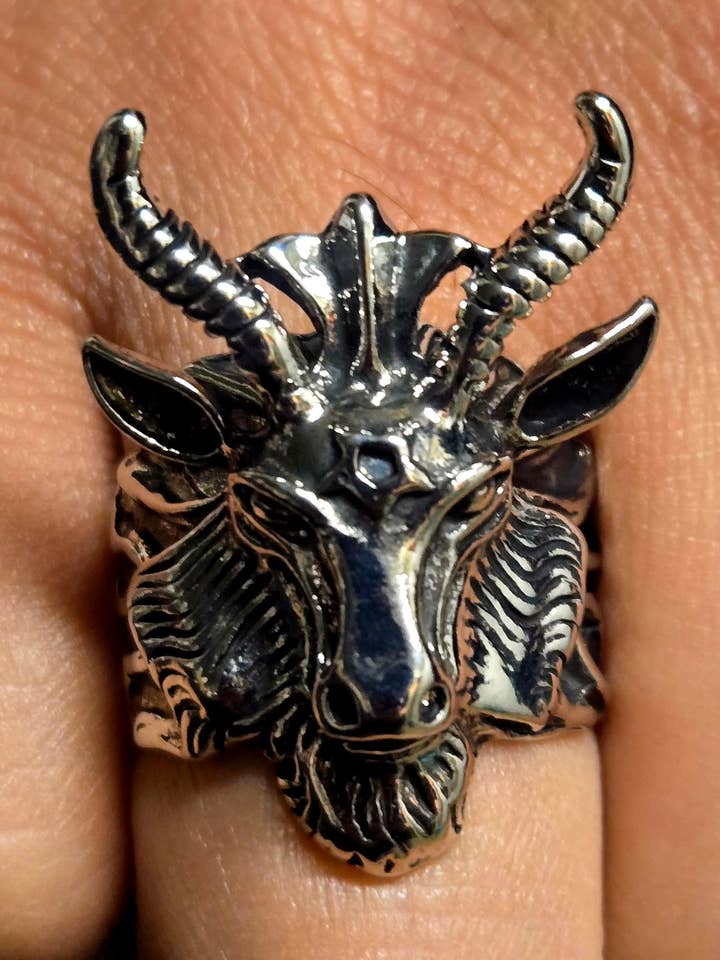 Ziegenkopf-Ring für den Großhandel von Wild Wolf Halloween