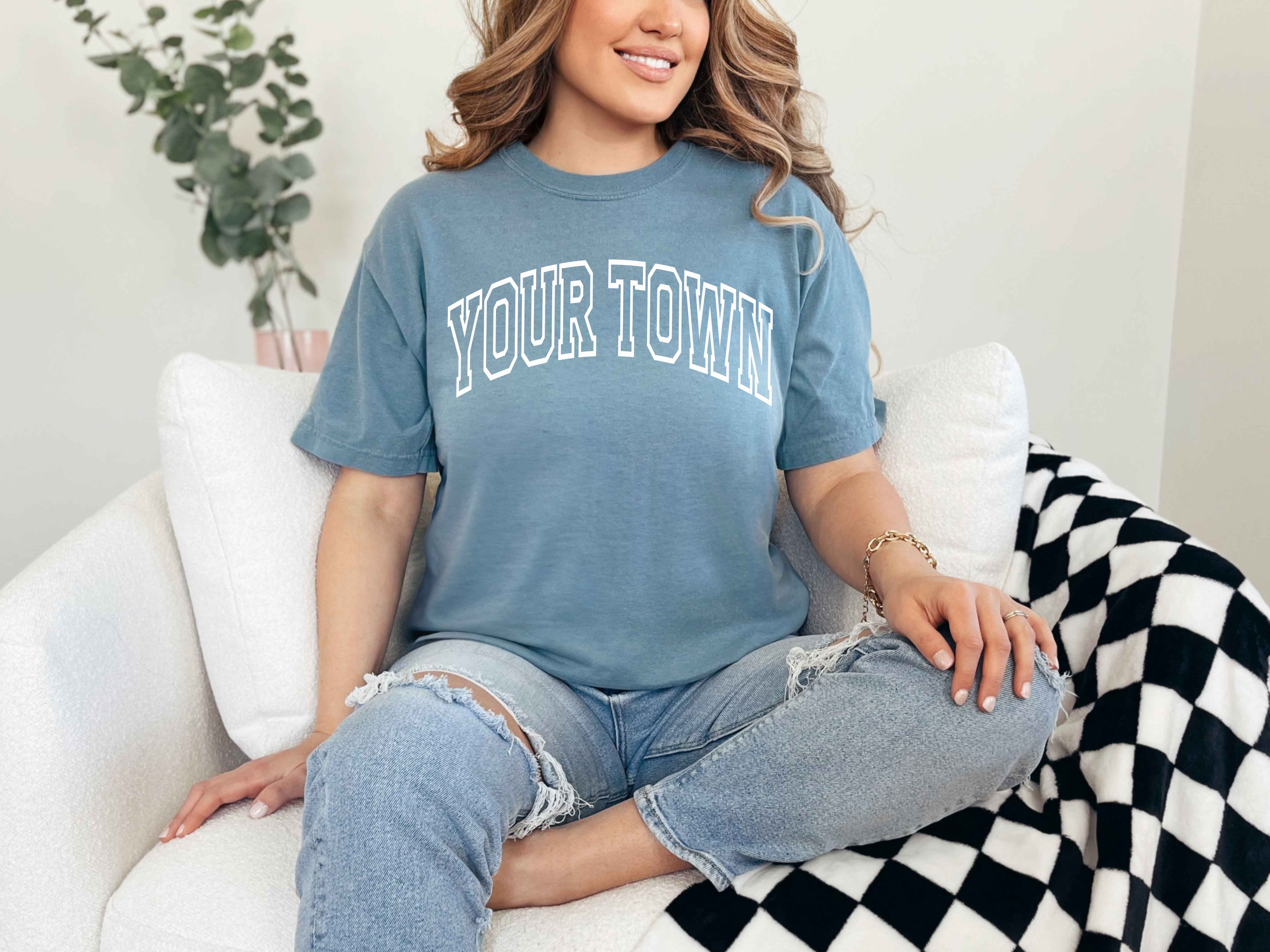 One Nine - Vendita all'ingrosso Maglietta serigrafata - Donna - T-shirt personalizzata City/Town Comfort Colors Heavyweight Hometown16