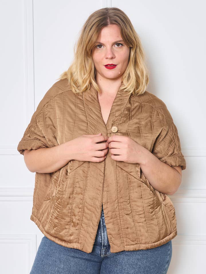 Taglia Grande - Giacca leggera con bottoni e tasche per la vendita all'ingrosso da parte di C'MELODIE