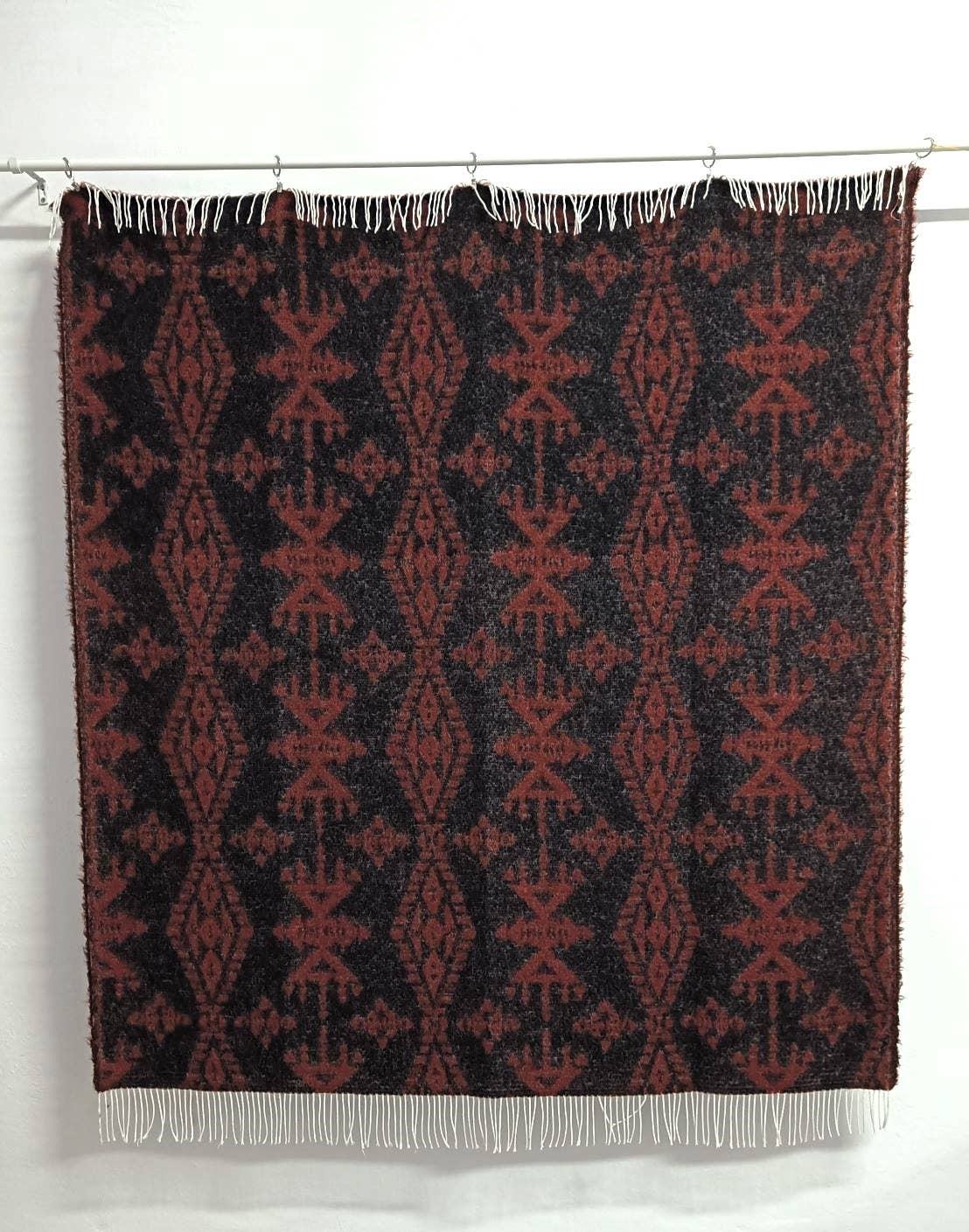 Beat Collection by Lanificio Idealtex Srl – Engroshandel Tæppe – Tribal uld- og alpaka-plaid med etnisk jacquardmønster20