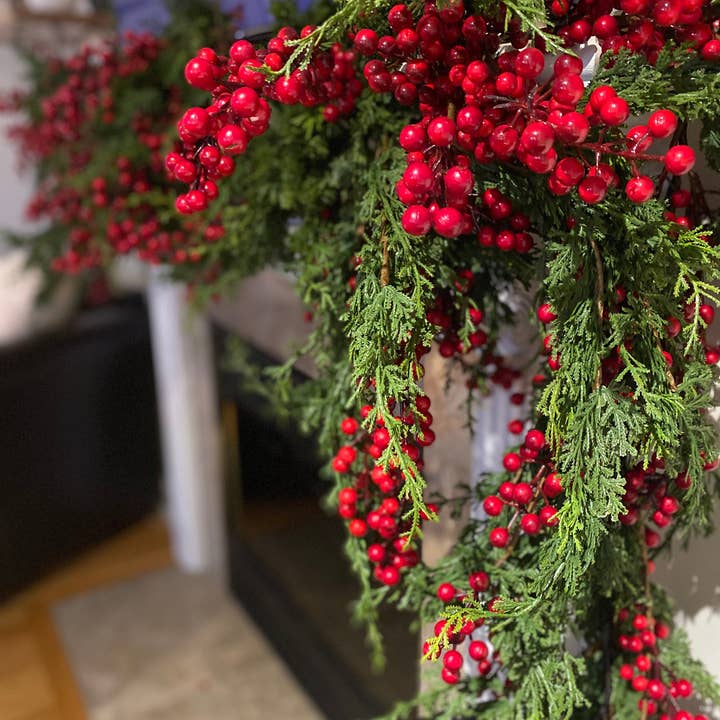 Journey Decor - Wholesale Bunting/Garland - 9ft Cedar and Red Berry Garland