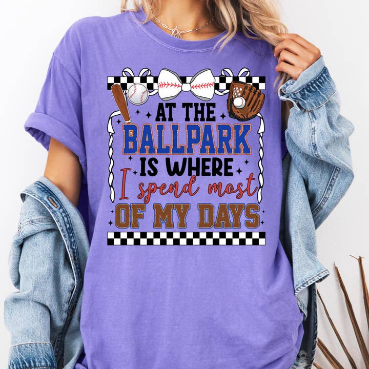 Au stade T-shirt, T-shirt Maman de baseball, T-shirt Jour de match Comfort Colors®, T-shirt Maman de softball, T-shirt Fan de sport, Cadeau drôle de baseball pour la vente par Epic Life - Designed