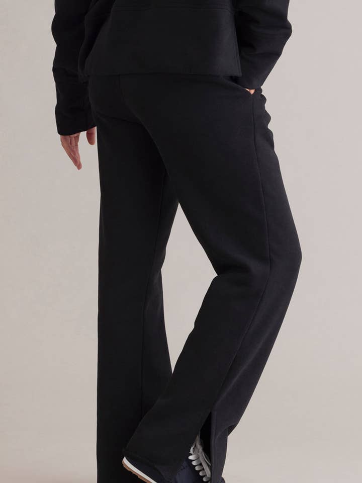Pantalon de survêtement confortable noir pour la vente par Hey Honey