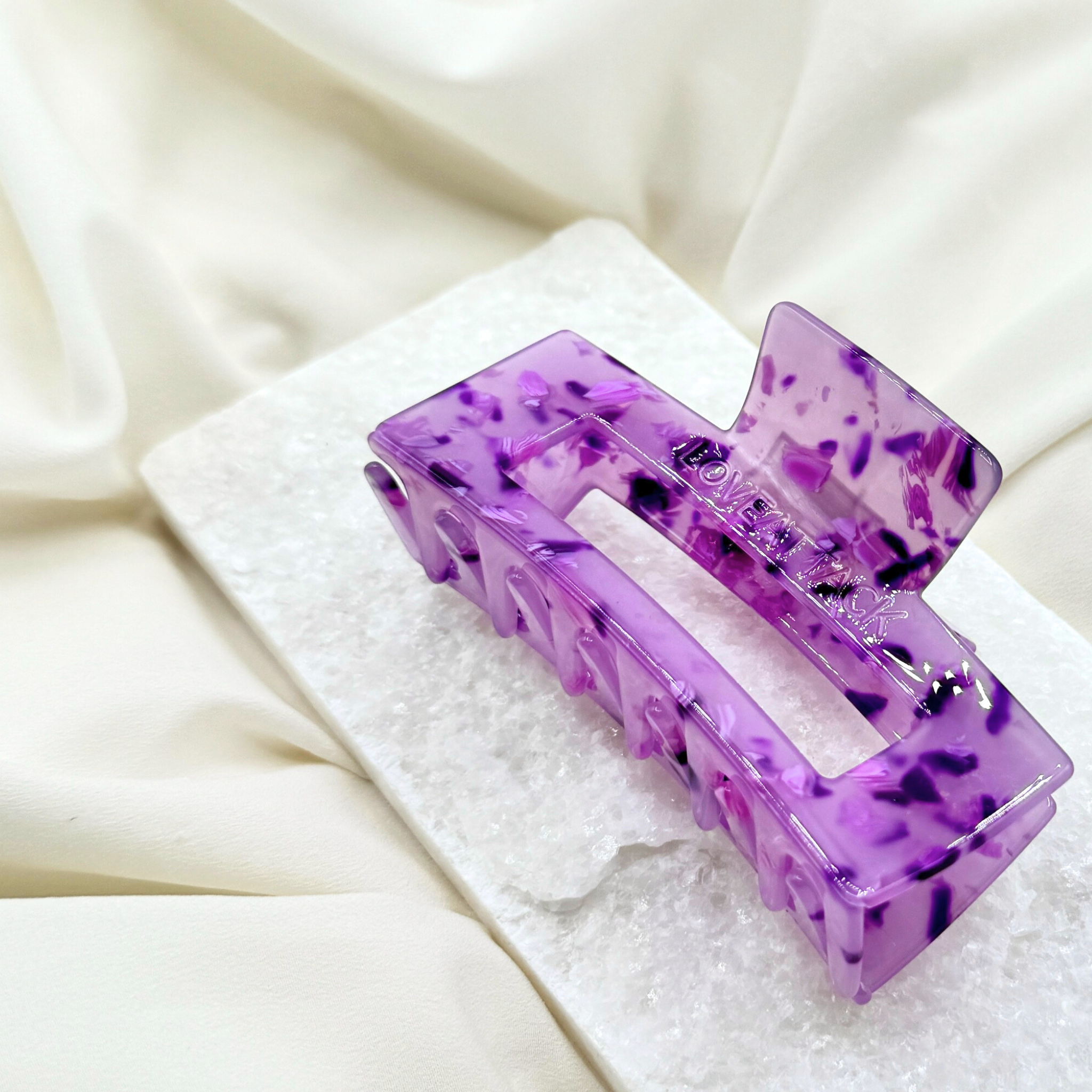 Love Attack - Wholesale Hair Clip - Women's - Aven Speckle Minimalist Cellulose Acetate Hair Claw Clips4