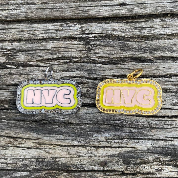 Pendentif NYC en émail et diamants pavés pour la vente par ILISSA MICHELE JEWELRY