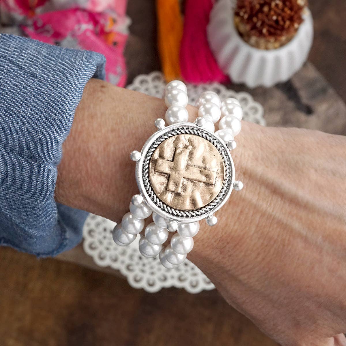 PennyLine inc - Vente Bracelet de perles - Gracebound – Bracelet d'Affirmation 3-en-1 avec Pièce Croisée & Perle Épaisse en Métaux Mixtes4