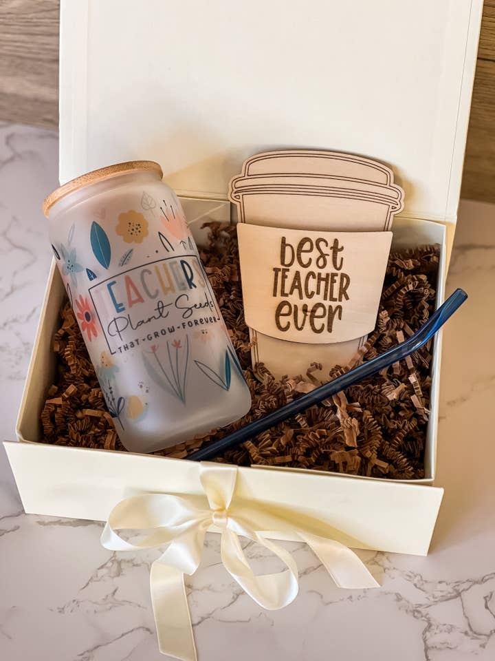 Coffret cadeau pour enseignant avec verre et porte-cartes-cadeaux pour la vente par The Inspiration Haven