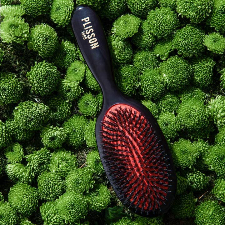 Medium model pneumatic hair brush for wholesale by Plisson 1808