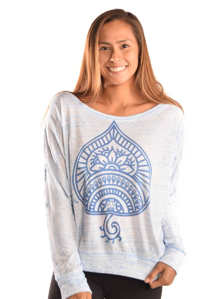 T-shirt Dolman à manches longues Chanceux avec manche au henné pour la vente par Third Eye Threads