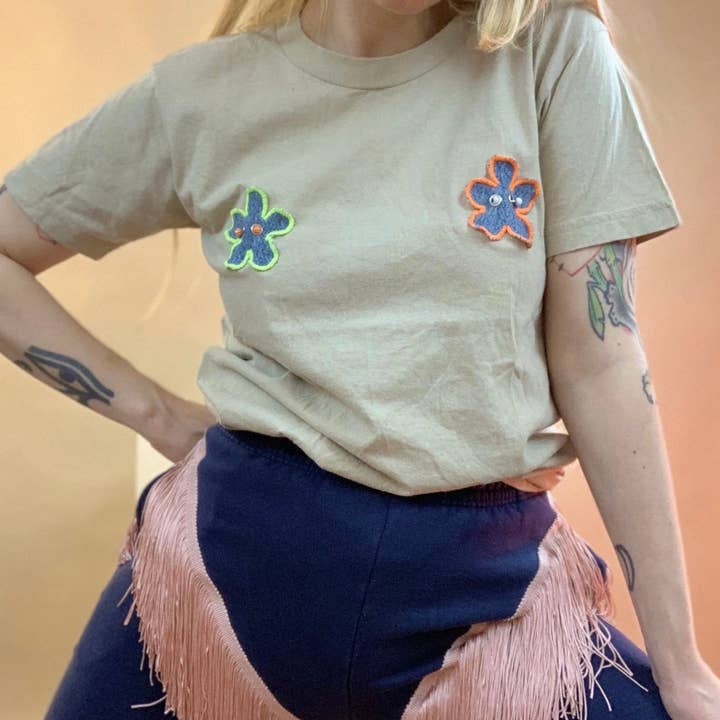 Anpassad upcycled genomborrad hjärta tee för wholesale av Shop Journal Vintage