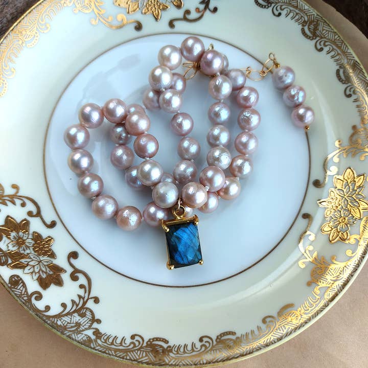AVAASI - Wholesale Pendant/Charm Necklace - Labradorite and Freshwater Pearls - N 4035