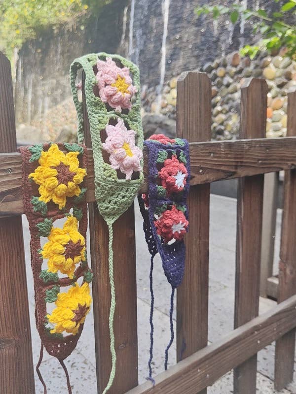 Crochet Daisy Hairband for wholesale by Funkyrel® Atzbranding Limited