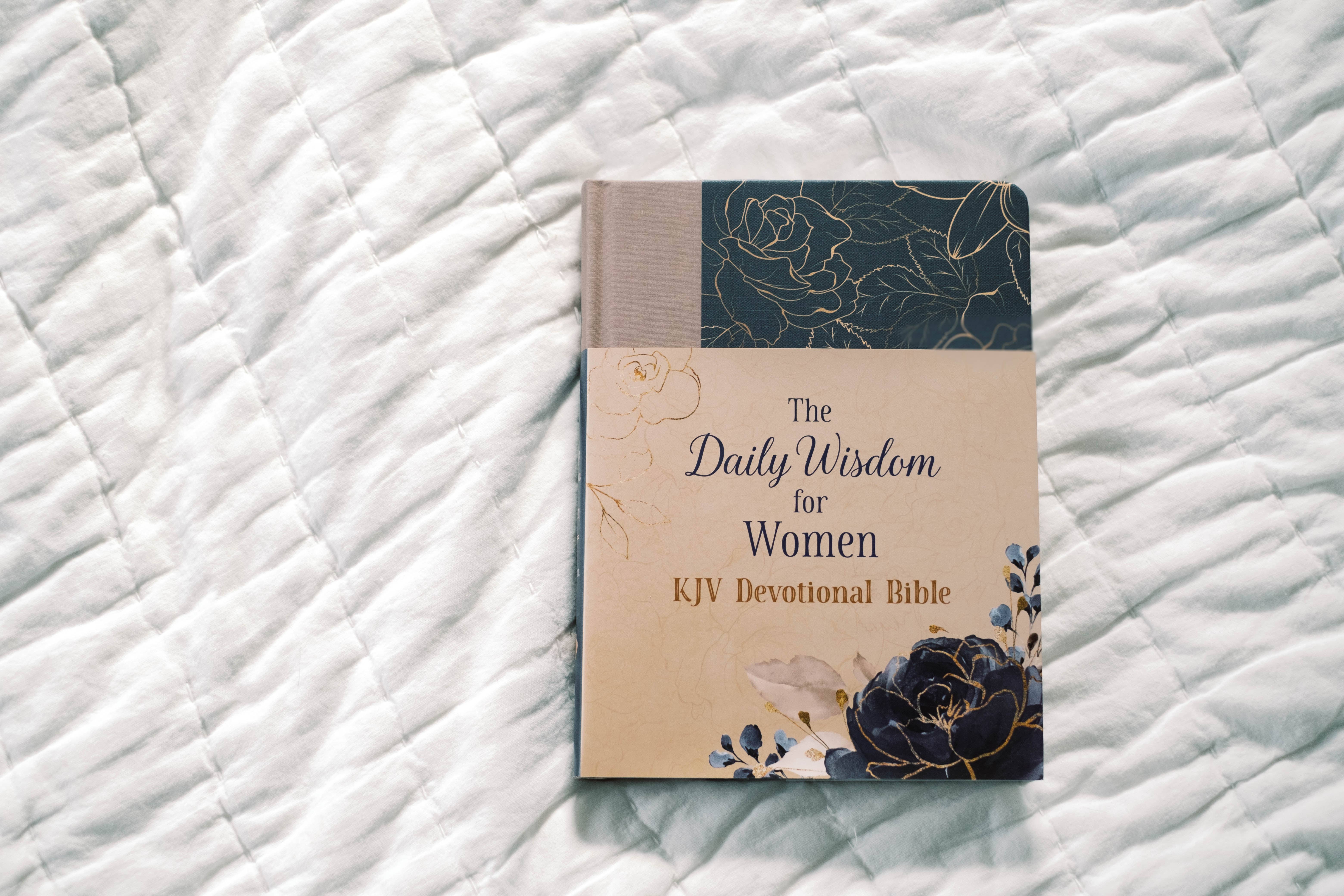 Barbour Publishing, Inc. - Wholesale Religion - The Daily Wisdom for Women KJV Devotional Bible7