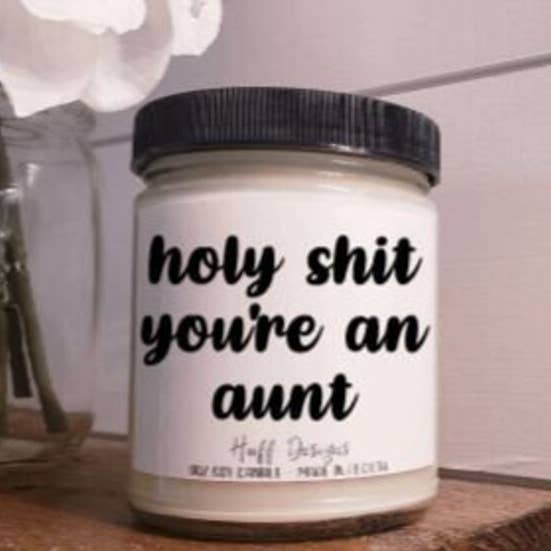 Bougie cadeau Holy Shit You're An Aunt New Aunt pour tante Soy pour la vente par Huff Designs Candle Co