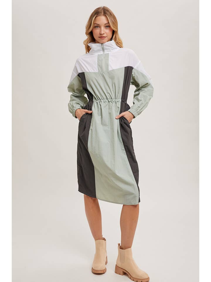 Bluivy - Vendita all'ingrosso Vestito - Donna - ABITO ANORAK ANTIVENTO LEGGERO A BLOCCHI DI COLORE13