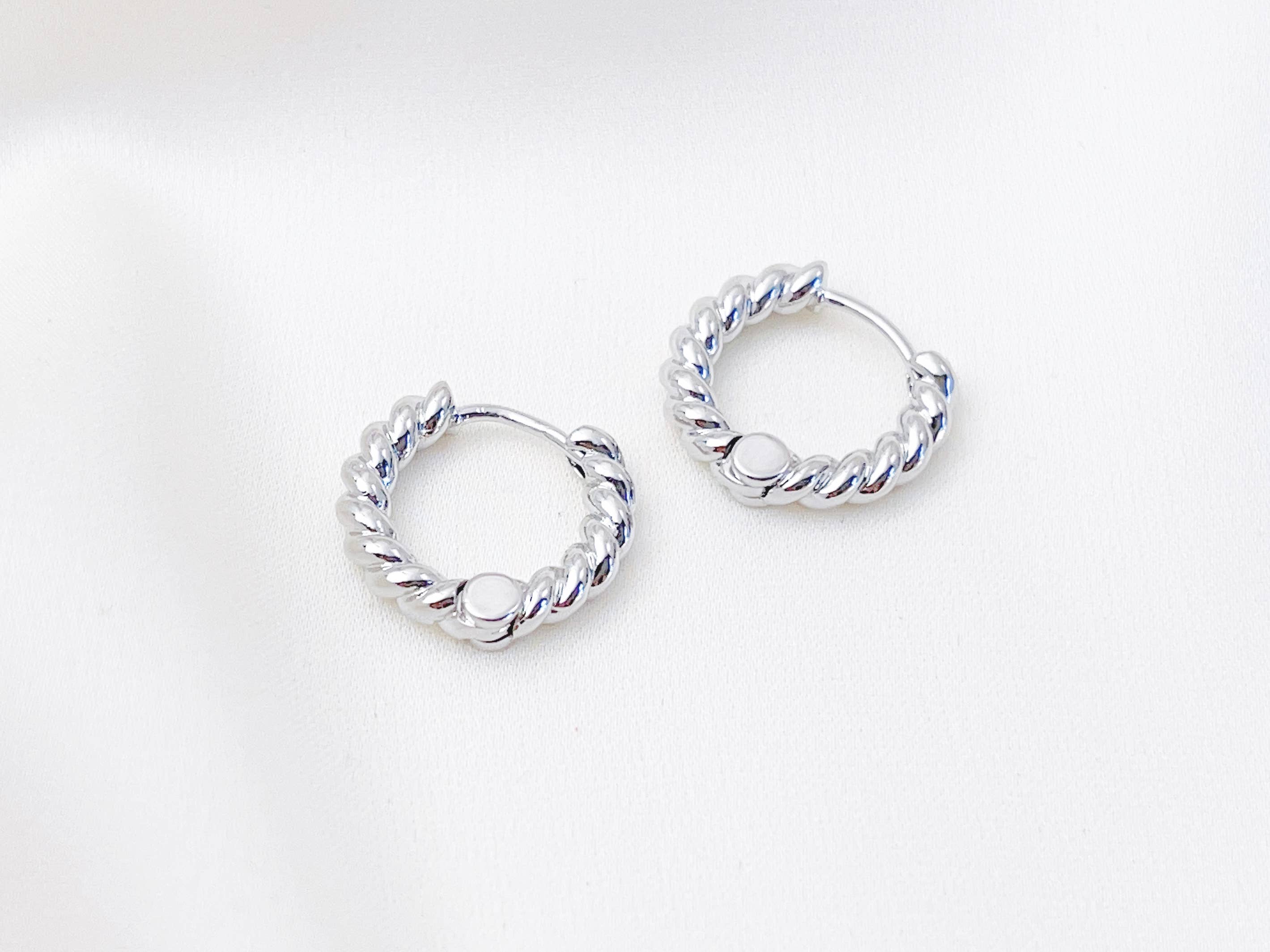 Melange Blanc - Vente Petits anneaux - Boucles d'oreilles créoles torsadées E118 en or et argent, créoles1