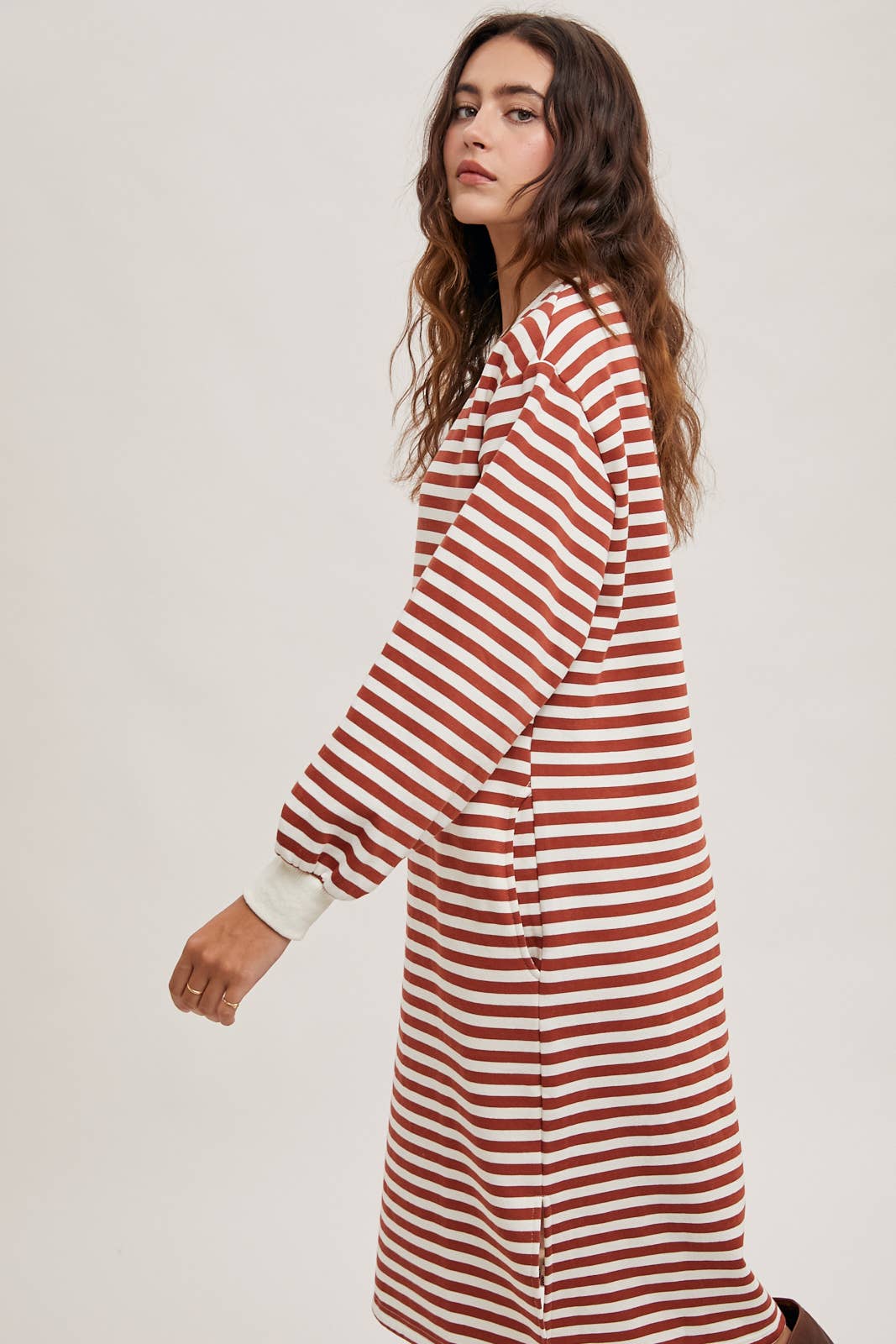 Bluivy – wholesale Klänning - Dam – RANDIG FRANSK FROTTÉ MIDIKLÄNNING10