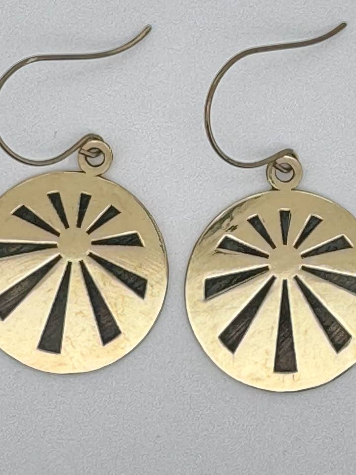 Pendientes de sol de latón grabado para mujer para venta al por mayor de WNDesigns