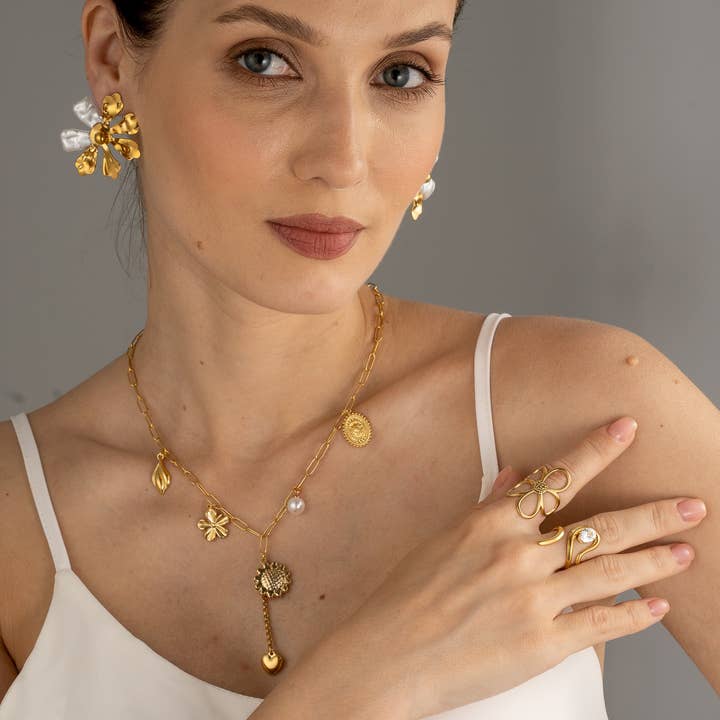 COSMOS – Großhandel Cocktail-/Statement-Ring – Edelstahl-Ring mit durchbrochenem Blumenmuster, luftiges Design, verstellbar3