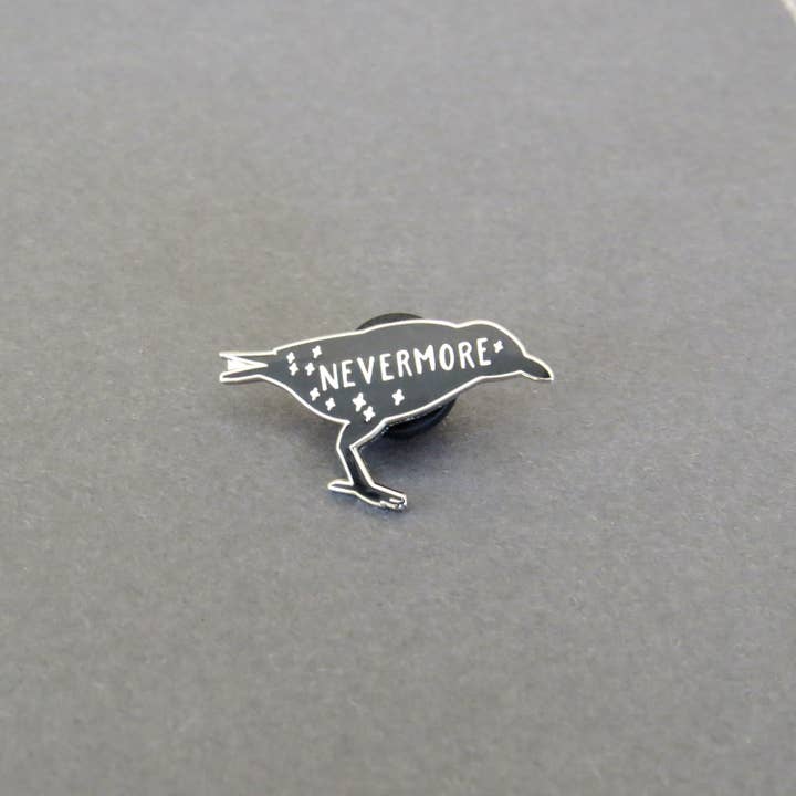 LiteraryEmporium - Venta al por mayor Botón/prendedor - Pin esmaltado de The Raven Edgar Allan Poe, colección gótica