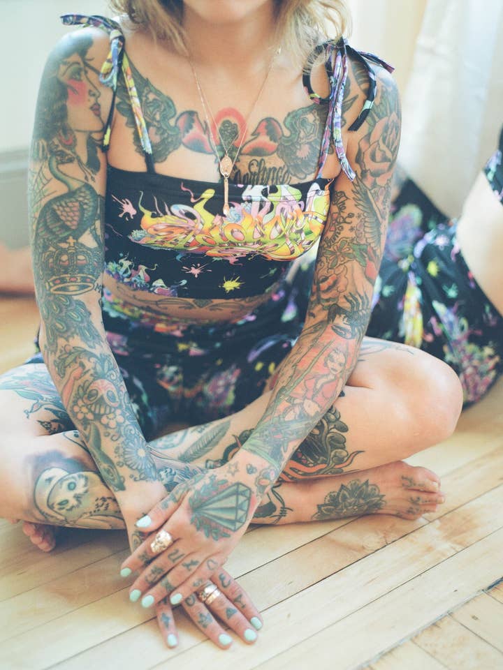 Conjunto de correspondência de shorts de motociclista graffiti por atacado de Lavender Cloud Collective