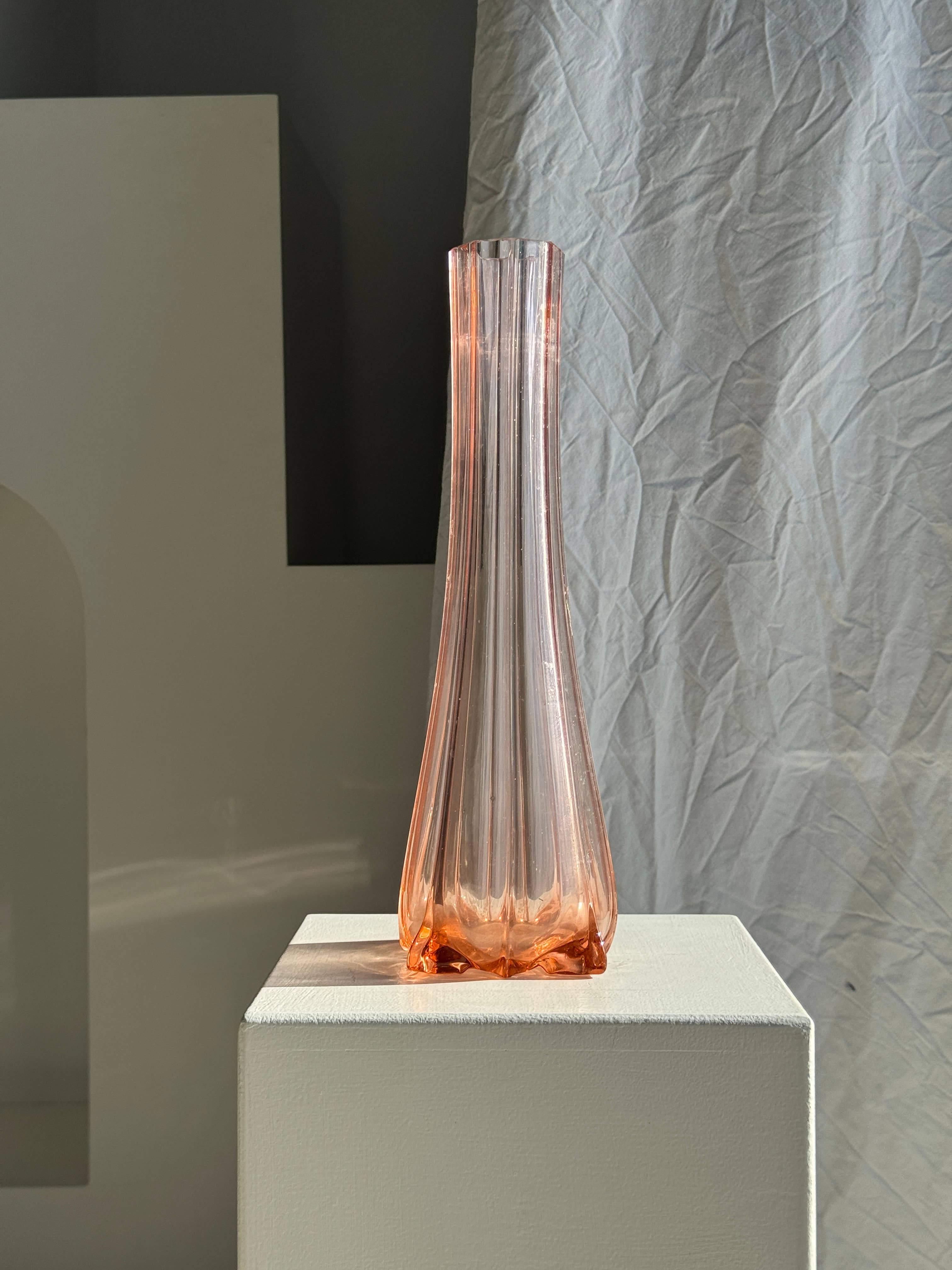 Large pink glass soliflore vase H37 D18A for wholesale on Faire1