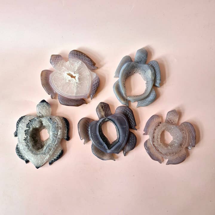 Moonlight Gemstones - Wholesale Spiritual Stone/Crystal - Gemstone Large Grey Agate Turtle with Druzy (8–12 cm) #8 – Hand-Carved Gemstone Carving1