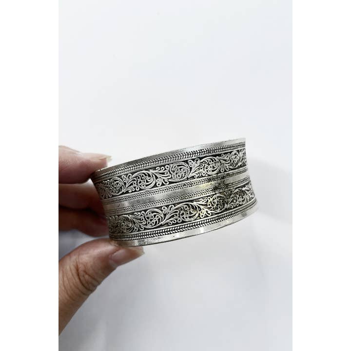 Islandhaze - Vendita all'ingrosso Bracciale a polsino - Fiore a spirale intagliato in argento tibetano che collega i rami Patt