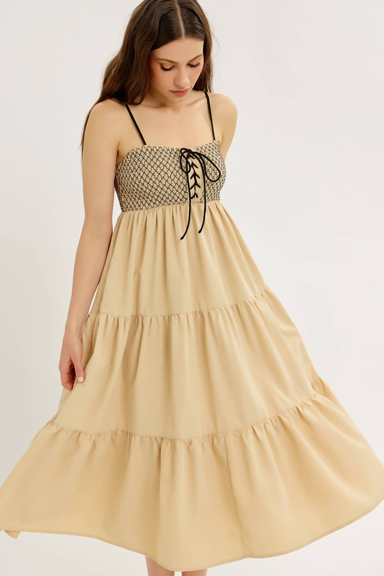 idem ditto - Wholesale Jurk - Dames - OPVALLENDE MIDI JURK MET GESMOKTE CONTRAST EN VLOTTE TOUCH0