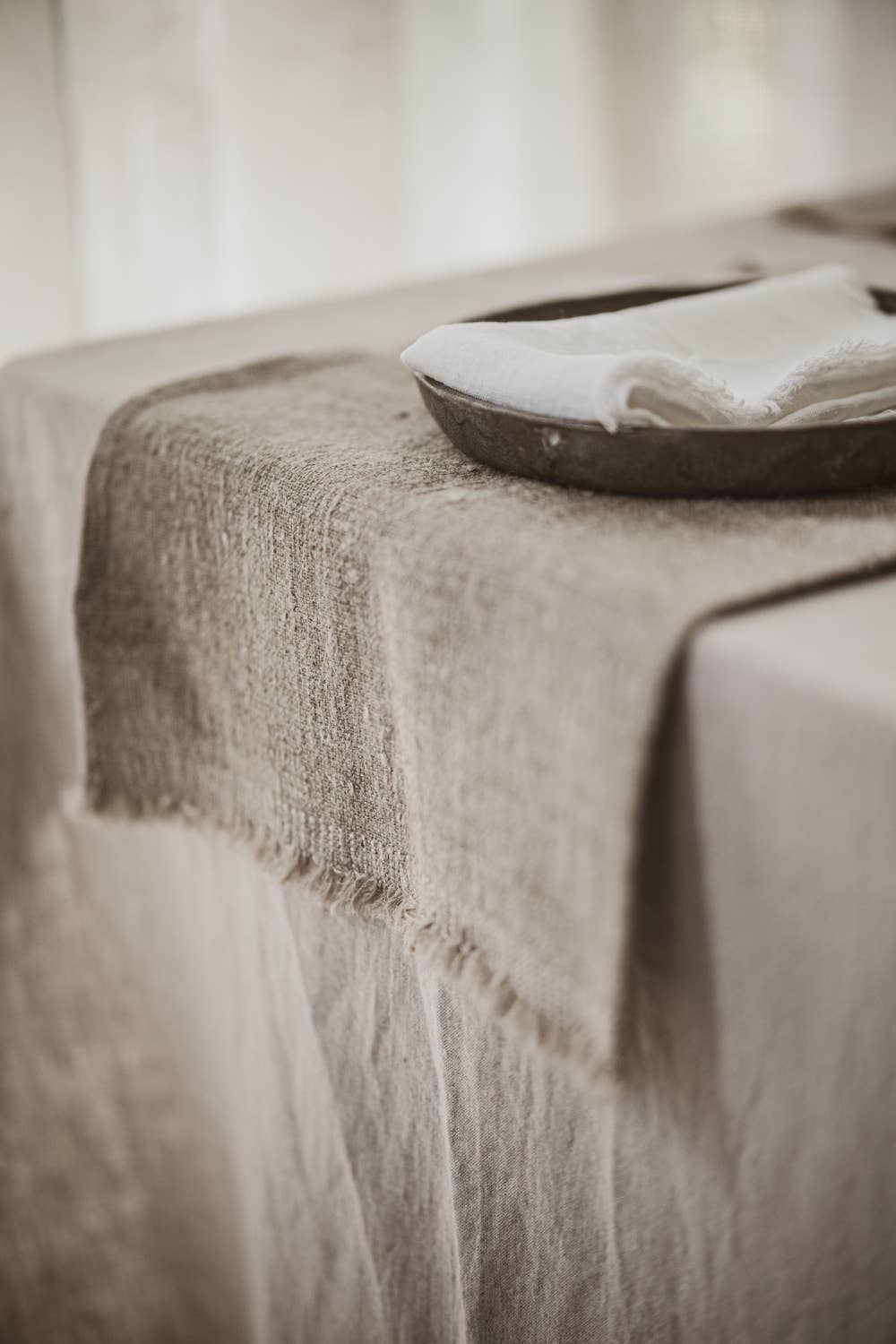 Heavyweight Burlap Linen Placemats for wholesale on Faire4