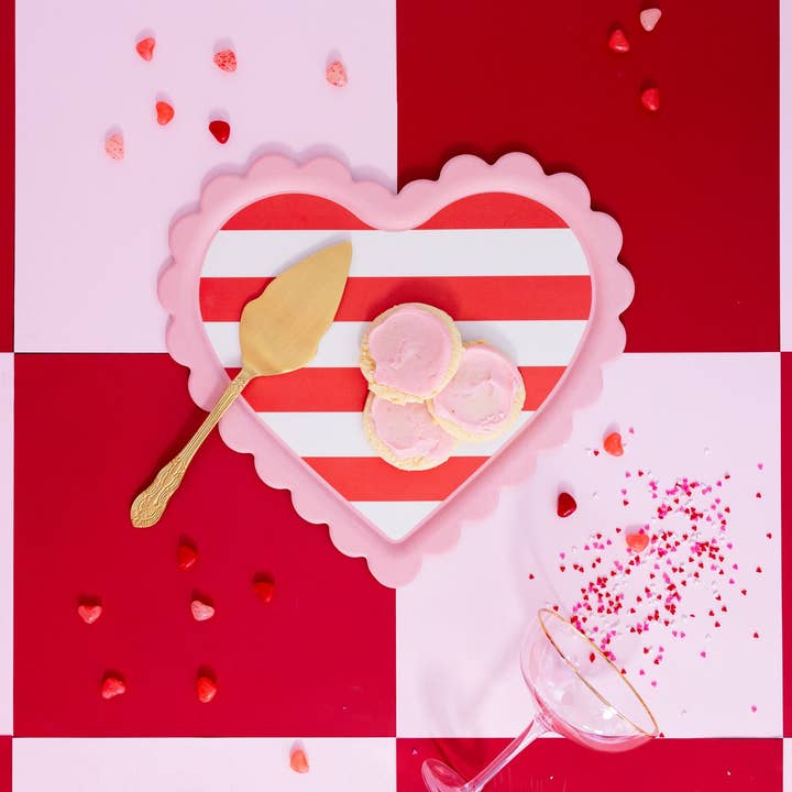 My Mind’s Eye - Wholesale Serving tray - VAL1120 - Scalloped Striped Heart Tray2