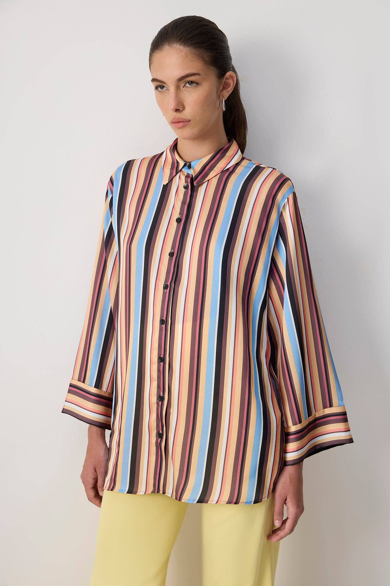 Orange MÅNGFÄRGAD RANDIG MÖNSTRAD SATINSKJORTA MED STATEMENTMANSCHETTER för wholesale på Faire0