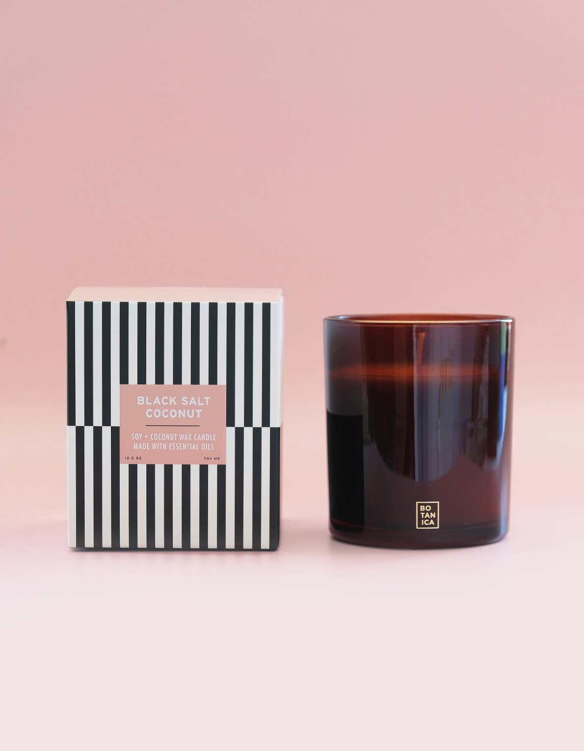 BOTANICA – Vela em jarro/copo por atacado – Essenciais: Vela de Sal Negro + Coco | 12 oz.